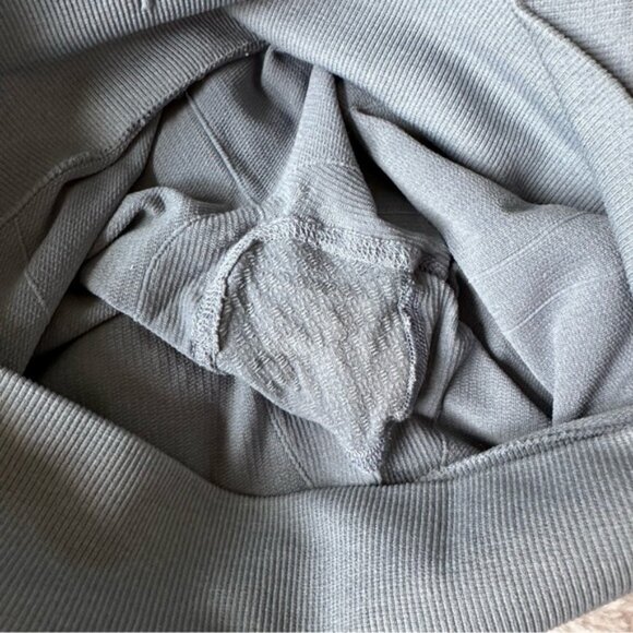 Lululemon | "Heathered Gray" In The Flow Crop II | Size 4 - Picture 6 of 14
